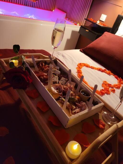 Nuit D'Evasion Love Room Avec Baignoire Balneotherapie Toulon Buitenkant foto