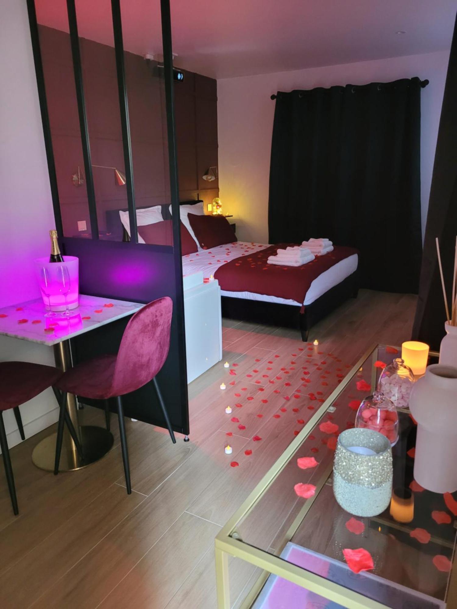 Nuit D'Evasion Love Room Avec Baignoire Balneotherapie Toulon Buitenkant foto