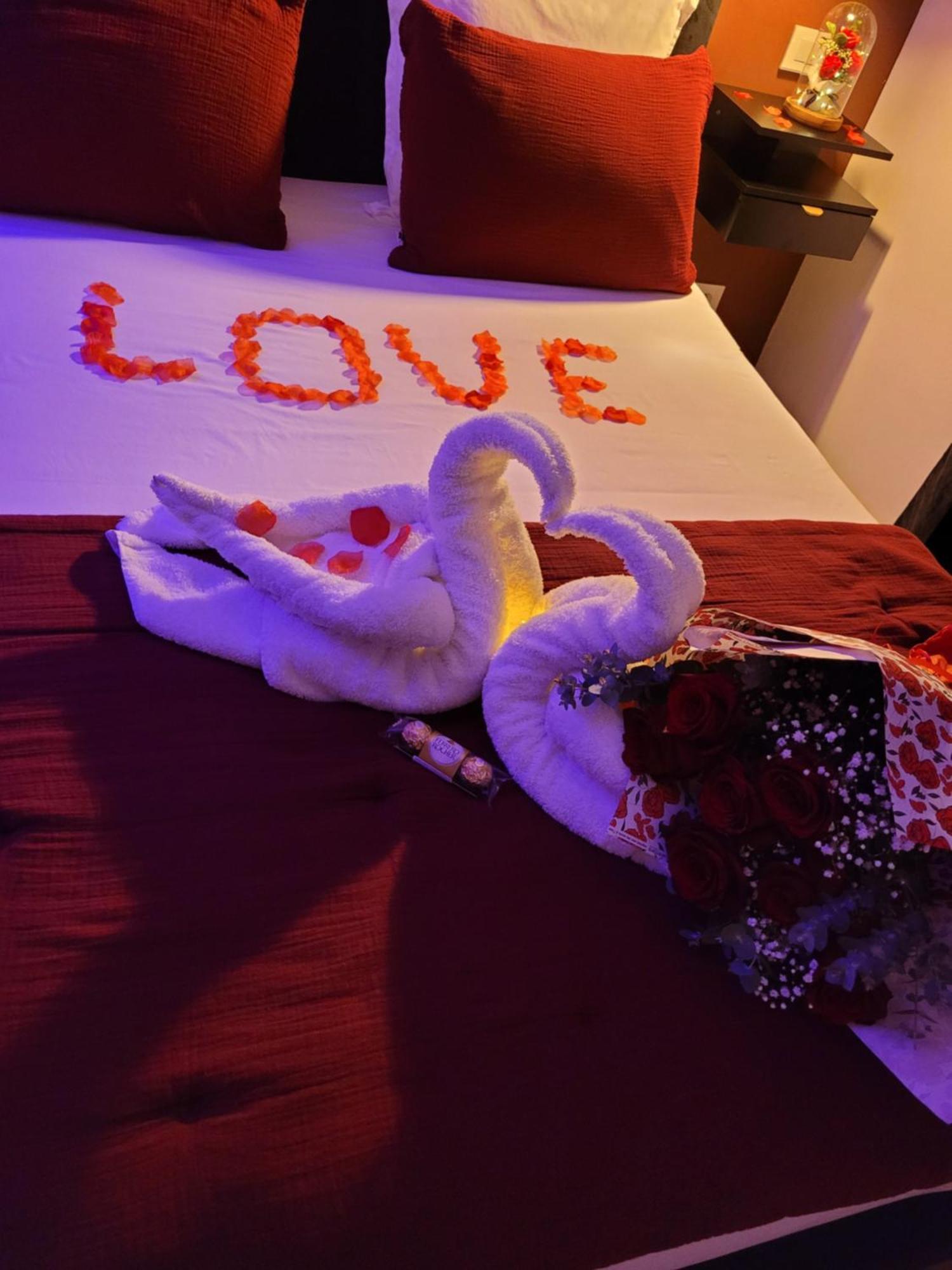 Nuit D'Evasion Love Room Avec Baignoire Balneotherapie Toulon Buitenkant foto