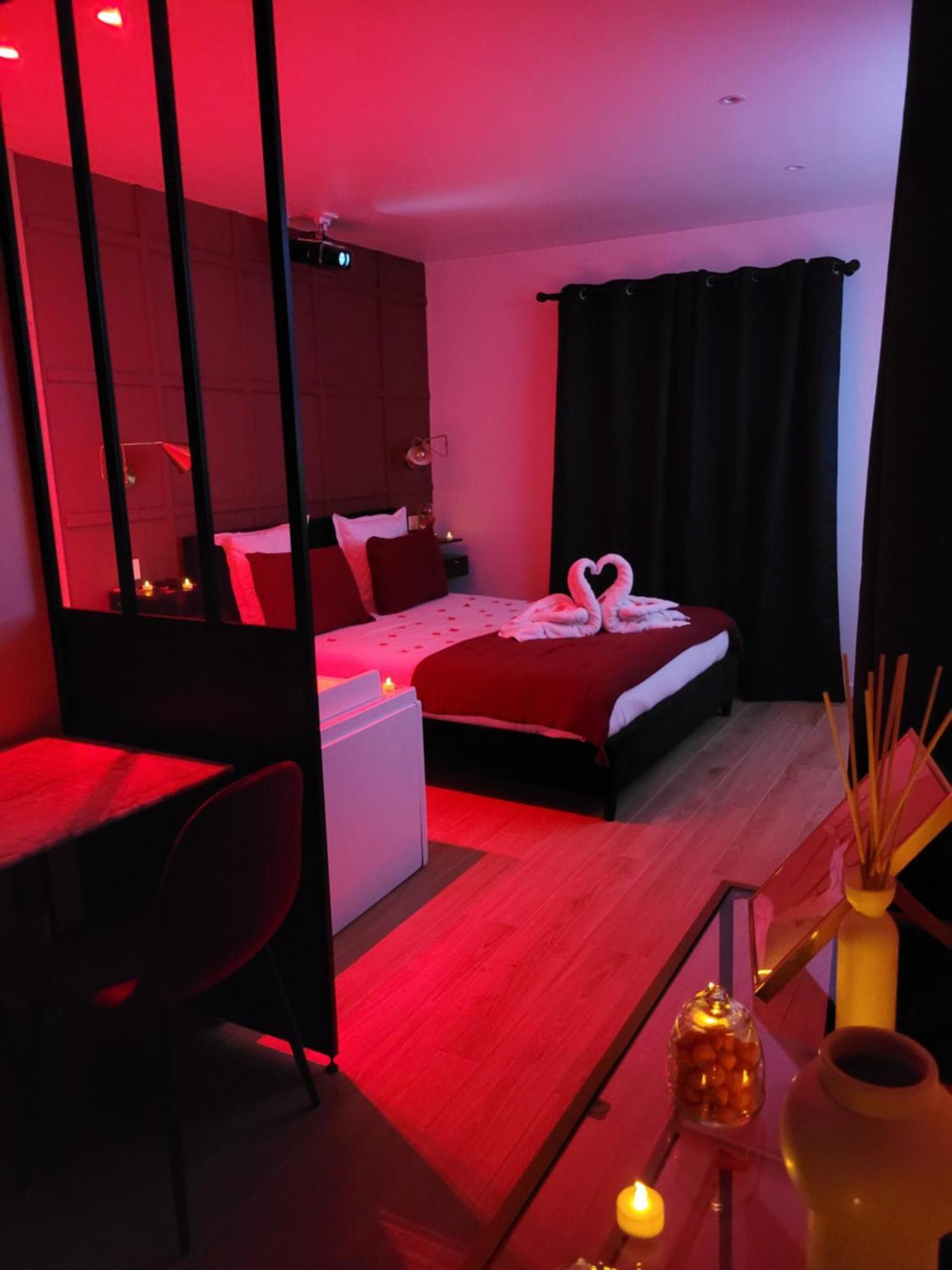 Nuit D'Evasion Love Room Avec Baignoire Balneotherapie Toulon Buitenkant foto