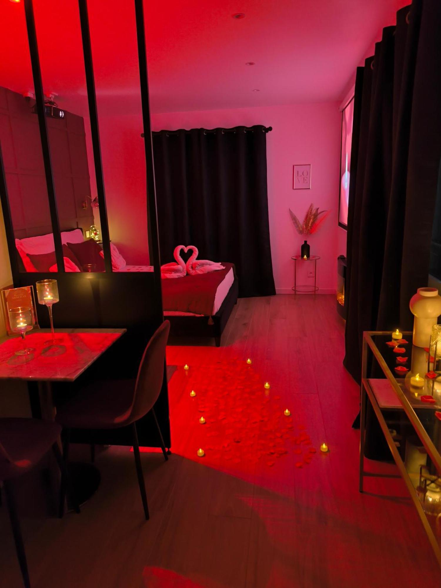 Nuit D'Evasion Love Room Avec Baignoire Balneotherapie Toulon Buitenkant foto
